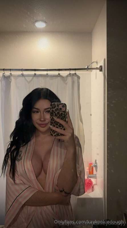 Previous 🦉 Hooters waitress 🦉 @baileybabbyy loves sharing he.. 2