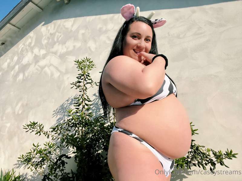 Daddy’s cum cow waiting for her next meal 🐄 1