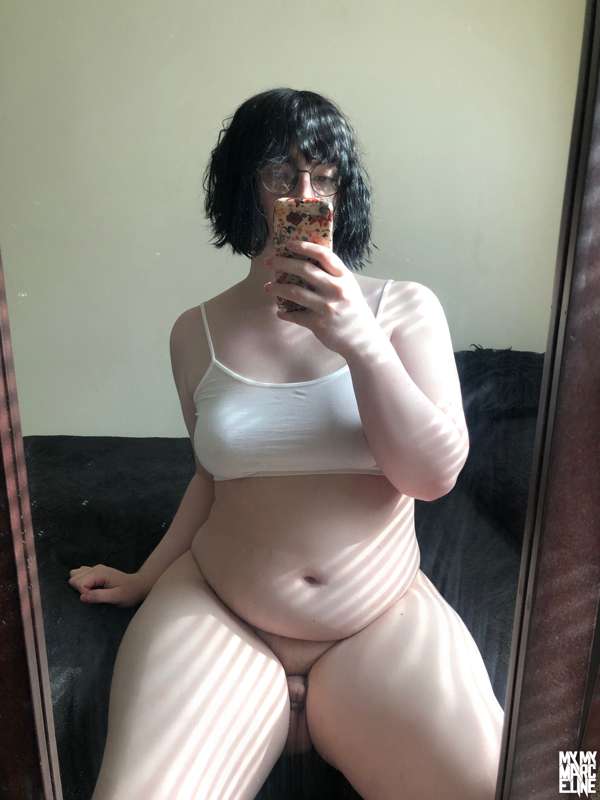 🤍☀️[White Croptop]☀️🤍
Some pics as I was getting ready to sh.. 12
