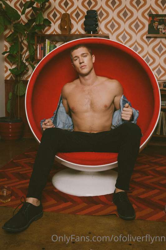 Come sit on me 😏