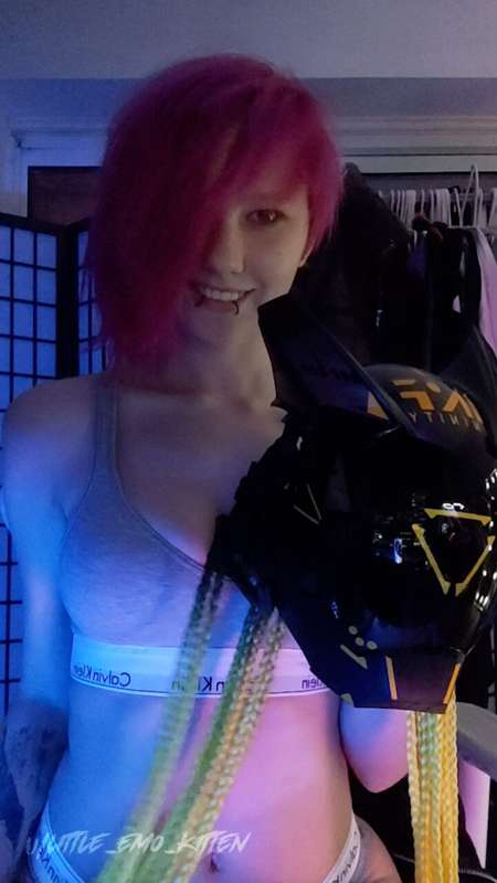 What do you like more, my new calvin klein sports bra or the.. 3