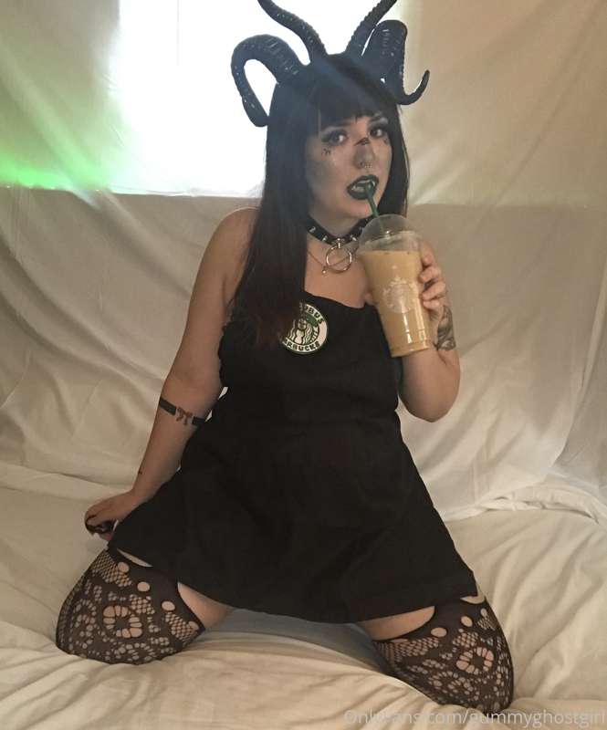 You’ve heard of Goth IHOP and Catgirl Chipotle, but what abo.. 35