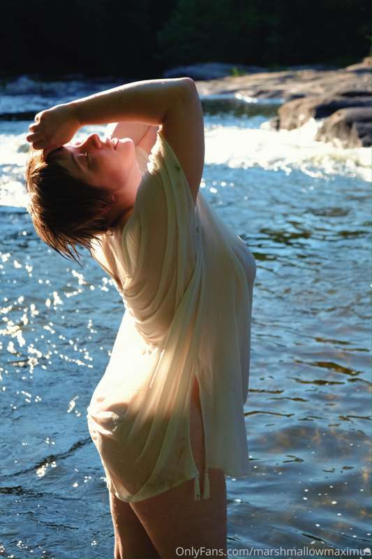 A new set has arrived to my shop! 91 HD photos of me soaking..