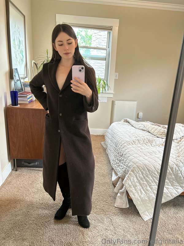 She looks so normal and professional as she walks in your di.. 6