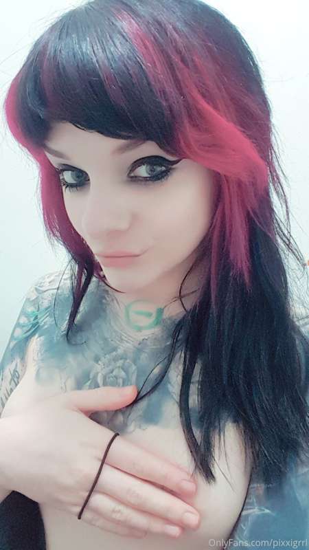 Pull my hair and call me a slut 🖤