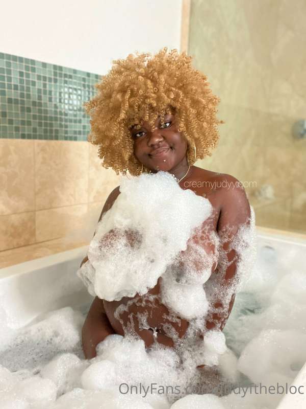 POV: you're watching me fuck myself in the bathtub