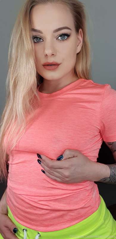 Hey dear. Wanna do some sports with me? Any ideas? 😏🔥