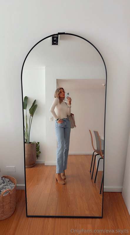 Fridays are for glowing up 💄This look is giving “don’t mess ..