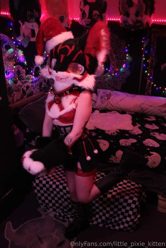 Second Christmas outfit, next post will have less clothes ♡ 6