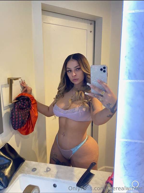 giving you something to dream about😈