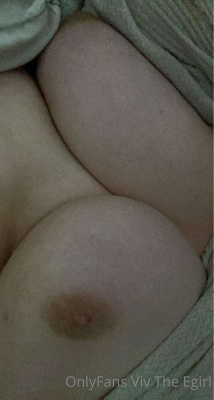 enjoy boobas 🥺

More cumming this week, editing has been slo.. 2