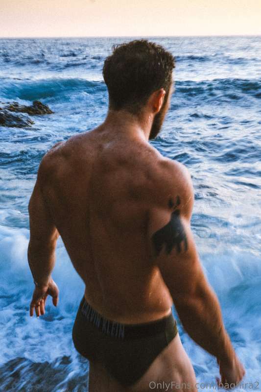 Did a super cool shooting while on vacation🌊. Might be more .. 11