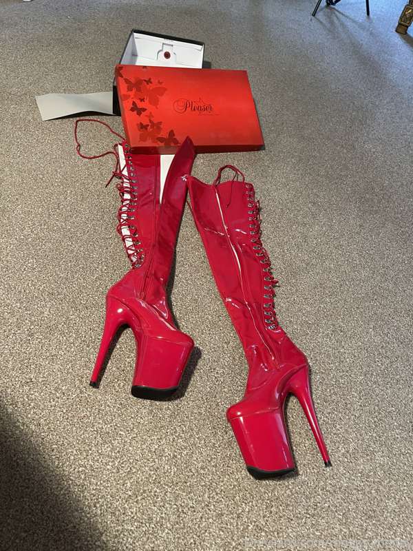 FUCK ME BOOTS ❤️ TIP $5 IF YOU WOULD FUCK ME IN THEM 😍
Naugh..