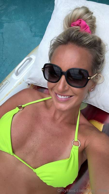 Sexy_Chloe - Onlyfans - 10 May, 2025