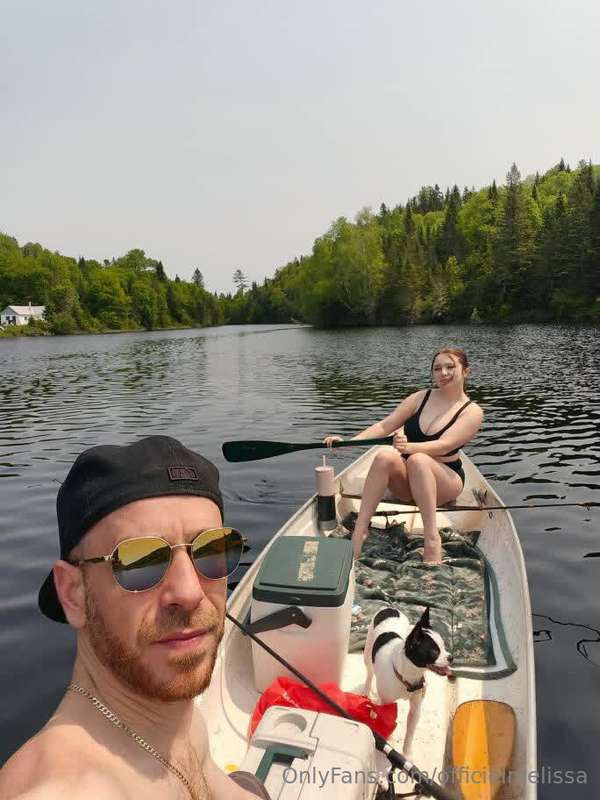 Canot + rivière + chaleur = on a enlevé nos maillots Et le r..