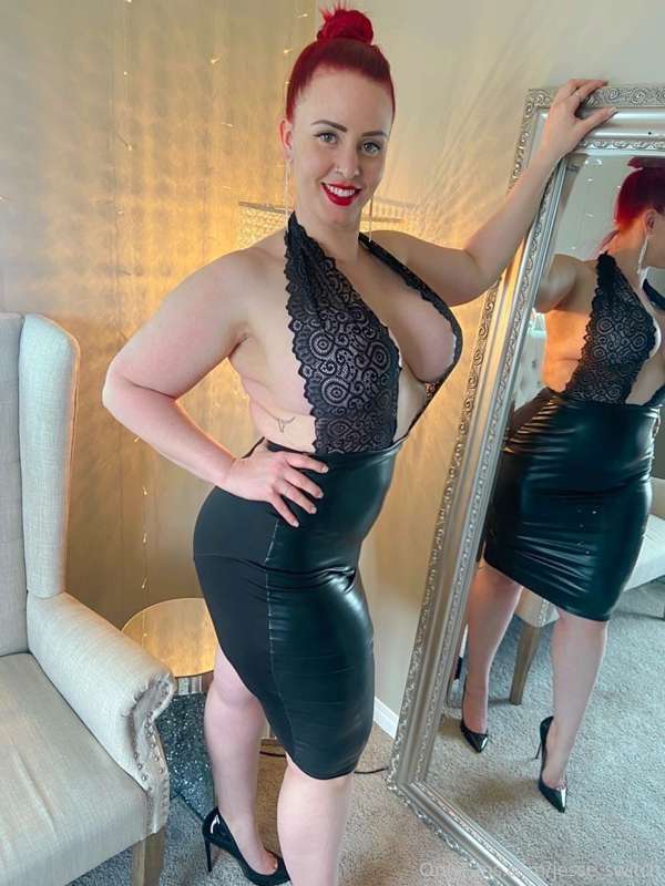 Omg this dress! Some good pics & some outtakes 😝