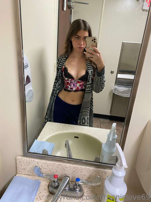 I’m just too horny for my own good… 🤤 someone plz cum in me .. 6