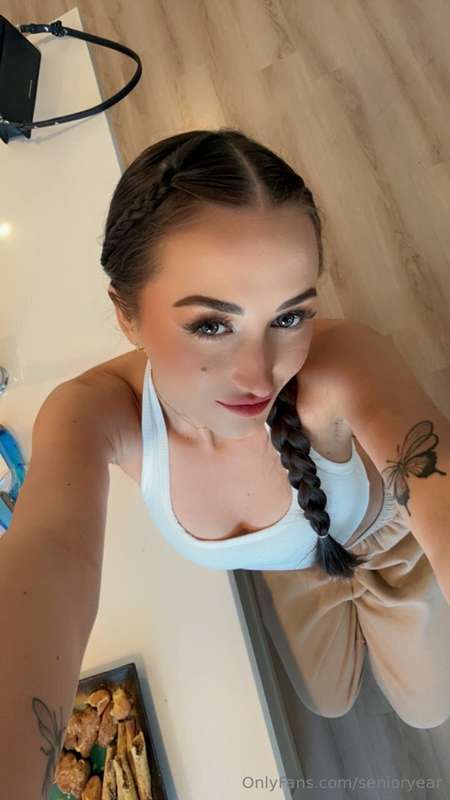 Fuck me, date me or marry me? Choose one. 😈