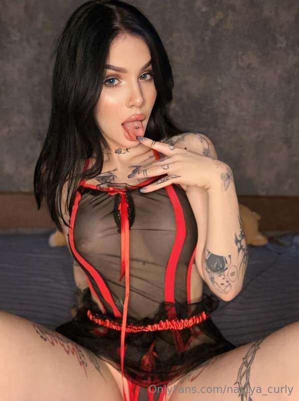 THIS BABY IS SO SEXY AND HOT @mia_blush 🔥🔥🔥 HER BEAUTIFUL SL..