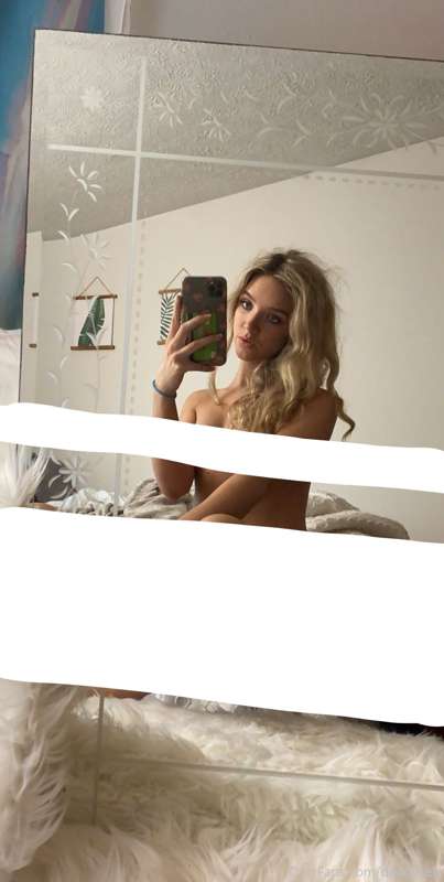 sending free boobieeeeee pictures to everyone that unlocks m..