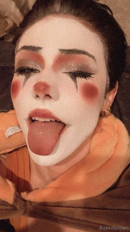 Sometimes i take off a cosplay and just vibe with the leftov..