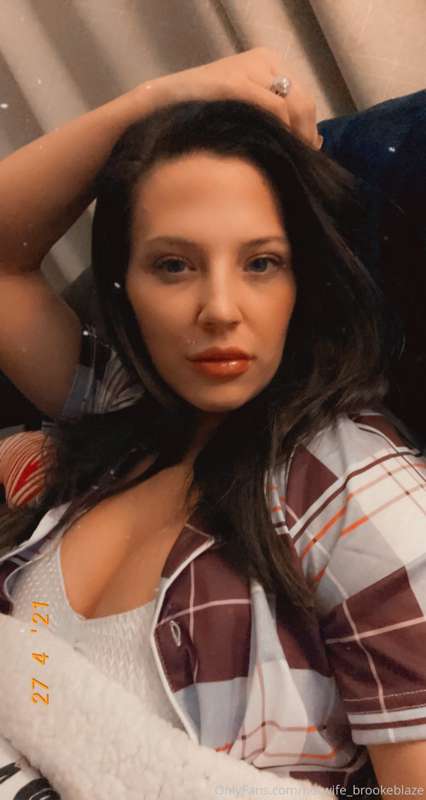 I’m craving BBC so fucking bad y’all..... 😩😩😩