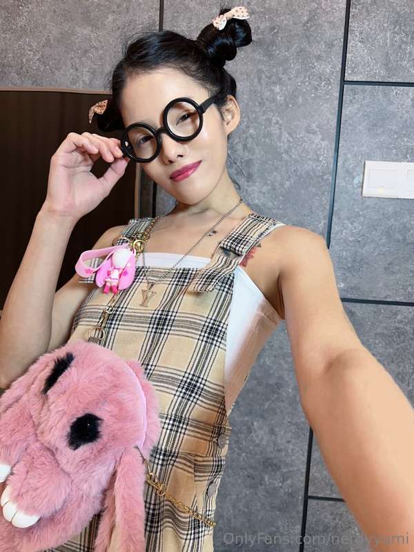 cute glasses and an even cuter smile 😏 1
