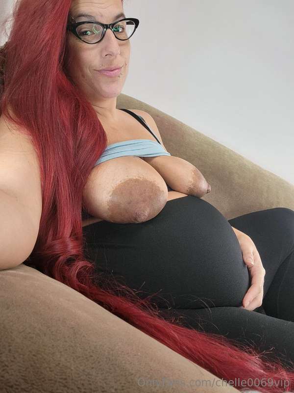Happy MILF MONDAY! 🩷 Hope you all have an amazing week - let.. 4