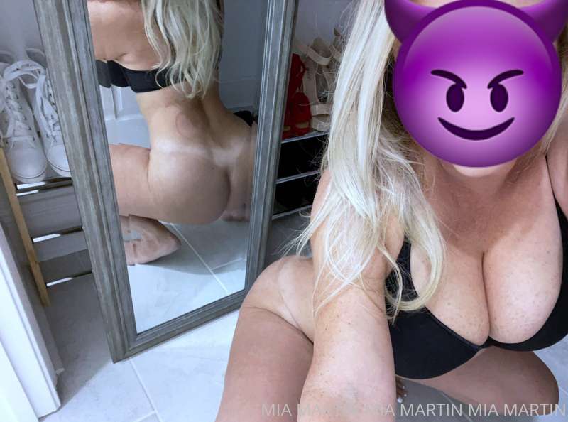 In the mood for my bouncy chair😈 Any volunteers?