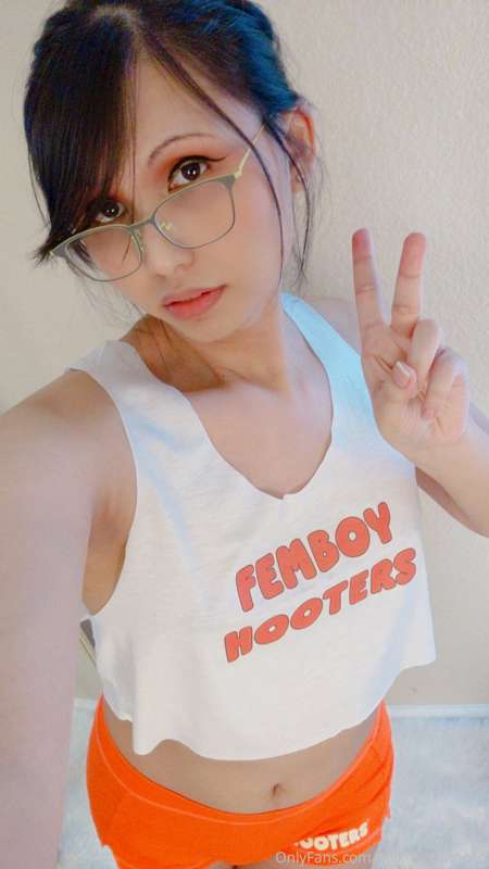 lotta selfies in this first batch >w 4