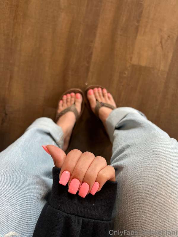 Manicure done today 🩷😈 3