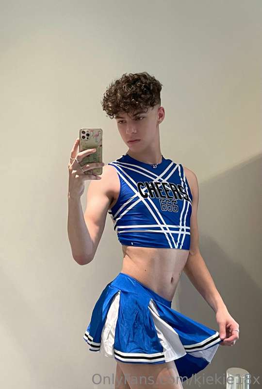 Cheerleader twink 😊🎉 16