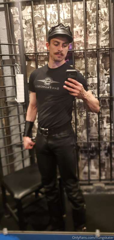 Who wants to see me fuck in leather? 1