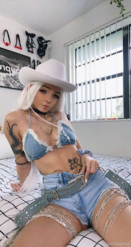 Jean cowgirl set pt. 2 😏💙 this h0rse dildo is literally 1/3 .. 16