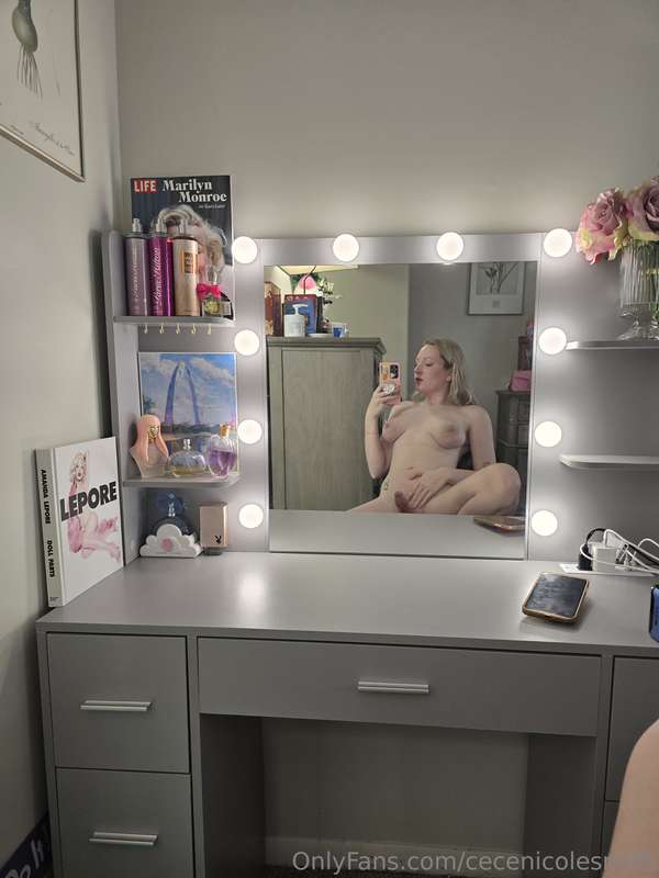 Look how cuteeeee my new vanity is, I haven't had a desk and..