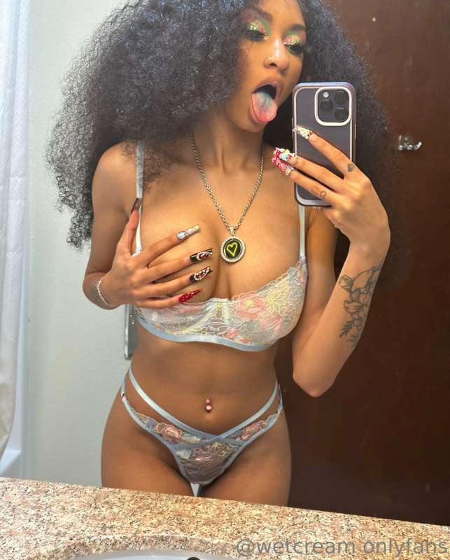 🤩 1