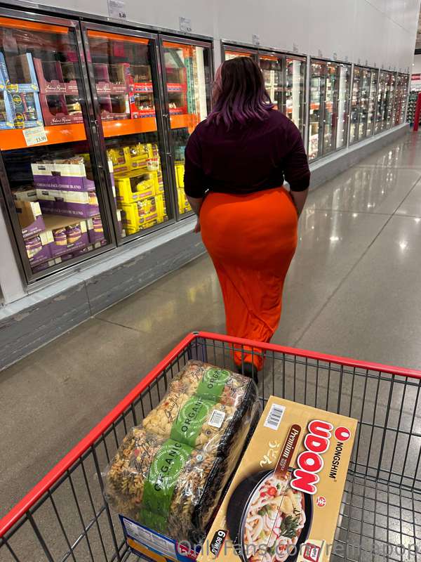 fatties love Costco 😻 can you believe they told me to leave .. 3