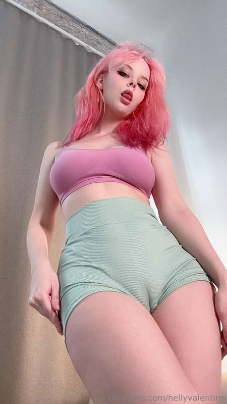 I wanted to work out really badly today, and my clothing cho.. 9