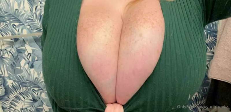 Tugging it down just a little to give you a closer look!!