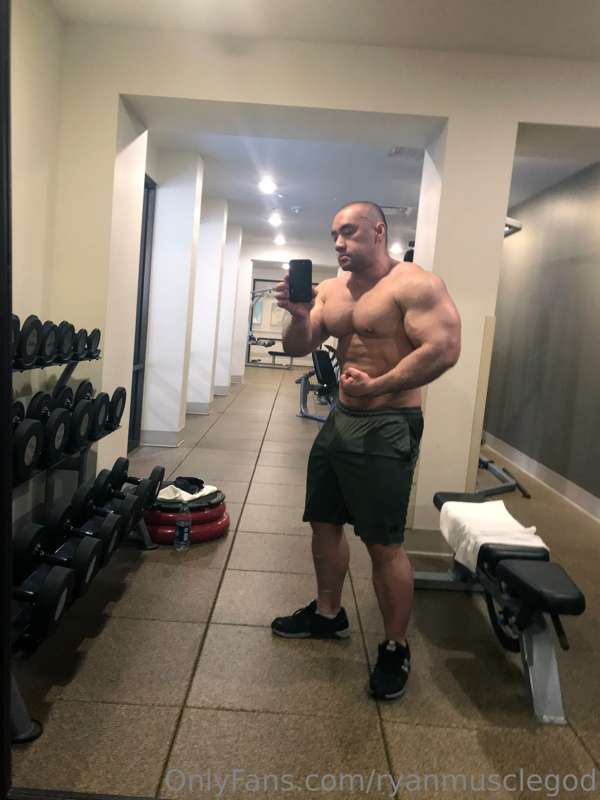 Ryanmusclegod - Onlyfans - 31 Oct, 2024