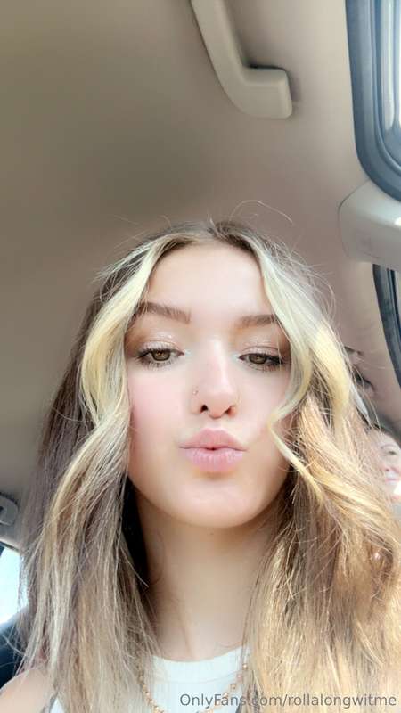 How's everyone doing ☺️ message me! 😘