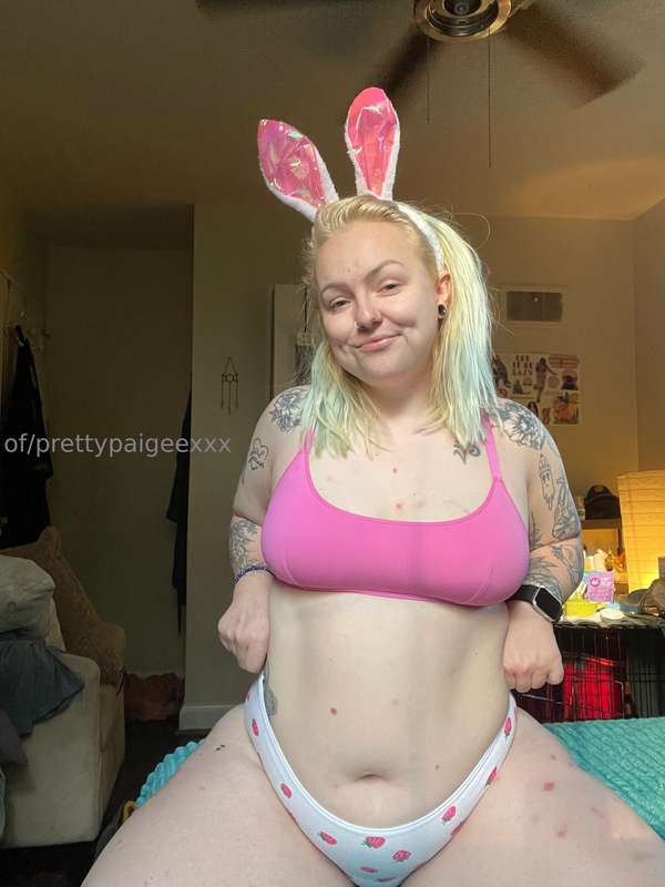 Happy Easter 💗🐰💋 scroll for my little morning photoshoot 👀🤤