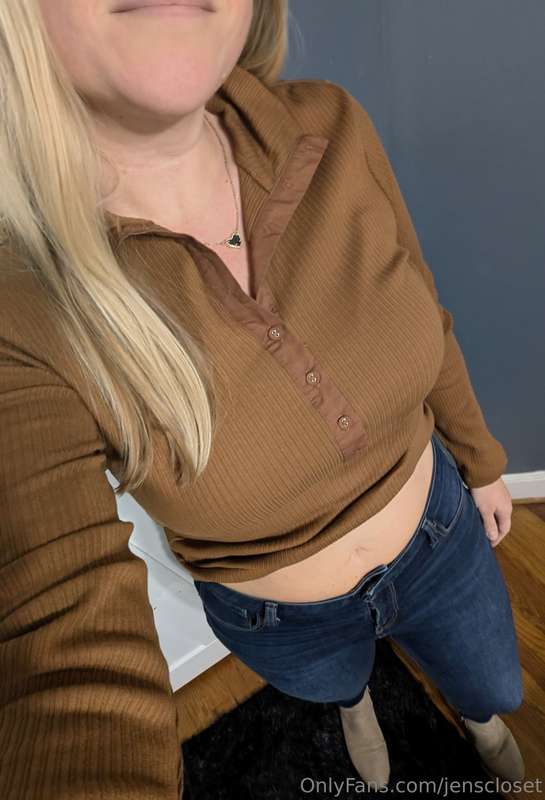 Heading out for dinner, gotta check all the angles 😜