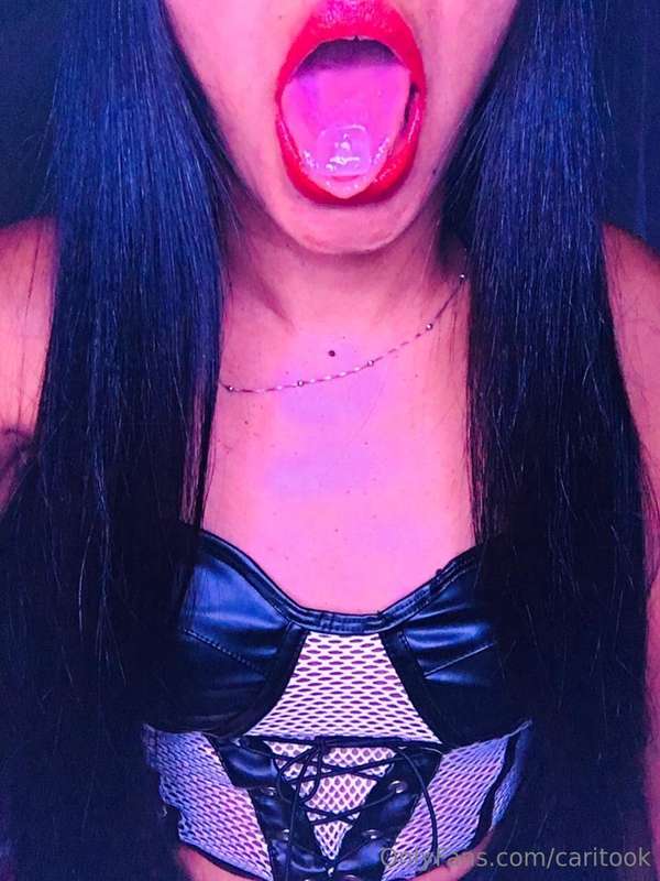 Who is the faggot that entertains mommy today? 😈👑📩