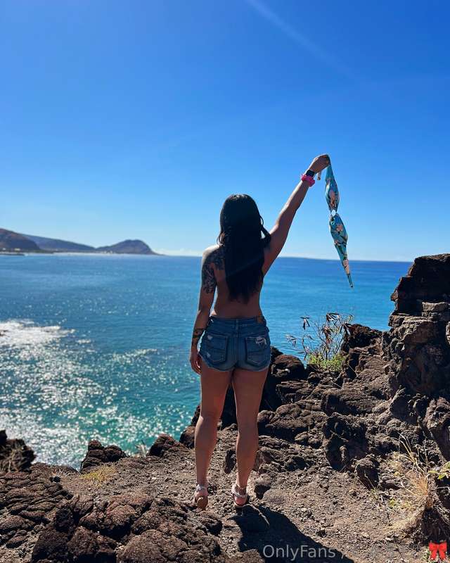 🍈🍈 HAPPY MONDAY FROM THE BEAUTIFUL ISLAND OF OAHU !