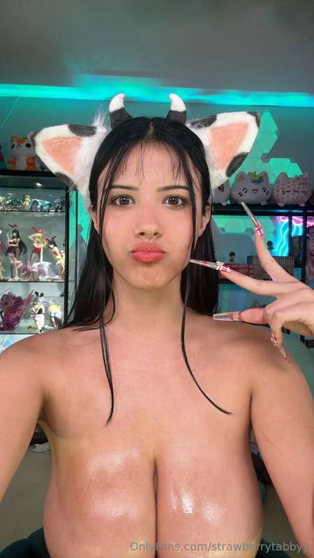 Come join my twitch stream🥺
Twitch.tv/Strawberrytabby