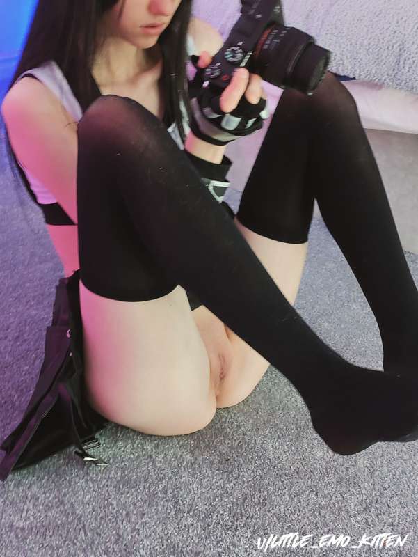 Spoiler (●'◡'●)😬 you can see my new computer build in the ba.. 3