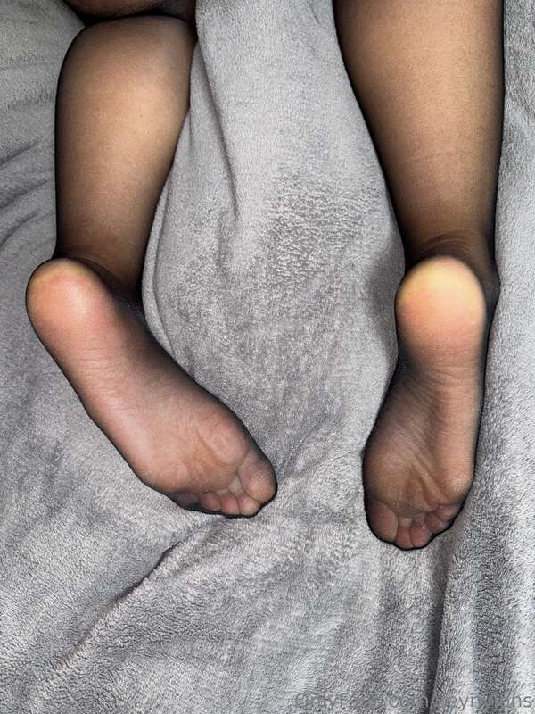 Some hot nylonsoles in my favourite black nylon pantyhose 👅🍑