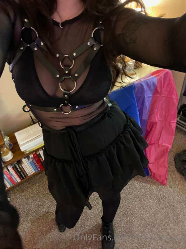 I apologize, but I just can’t get enough of this outfit 😍😍😍