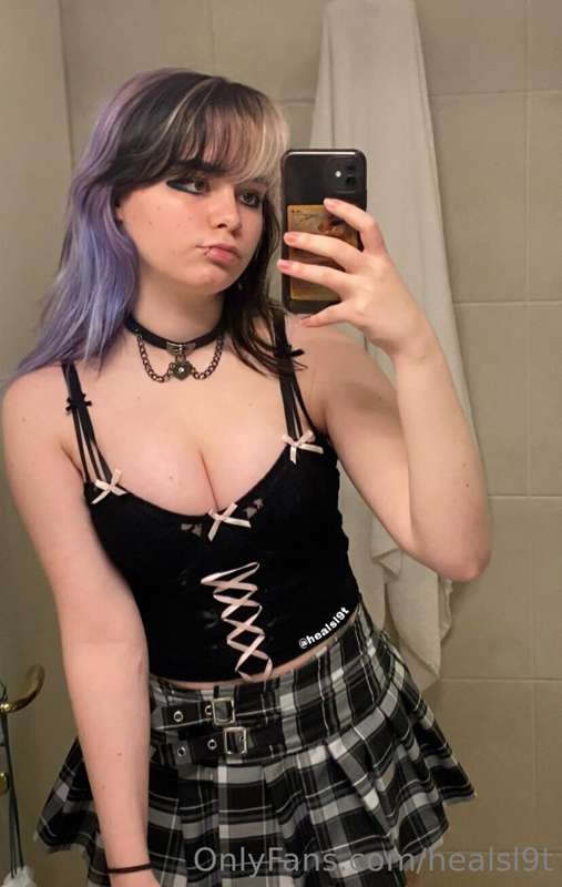 mirror selfies & ass 🤭